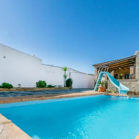 2 Bedroom Gorgeous In Casariche